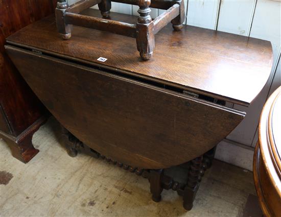 An early 18th century oak gateleg table,(-)